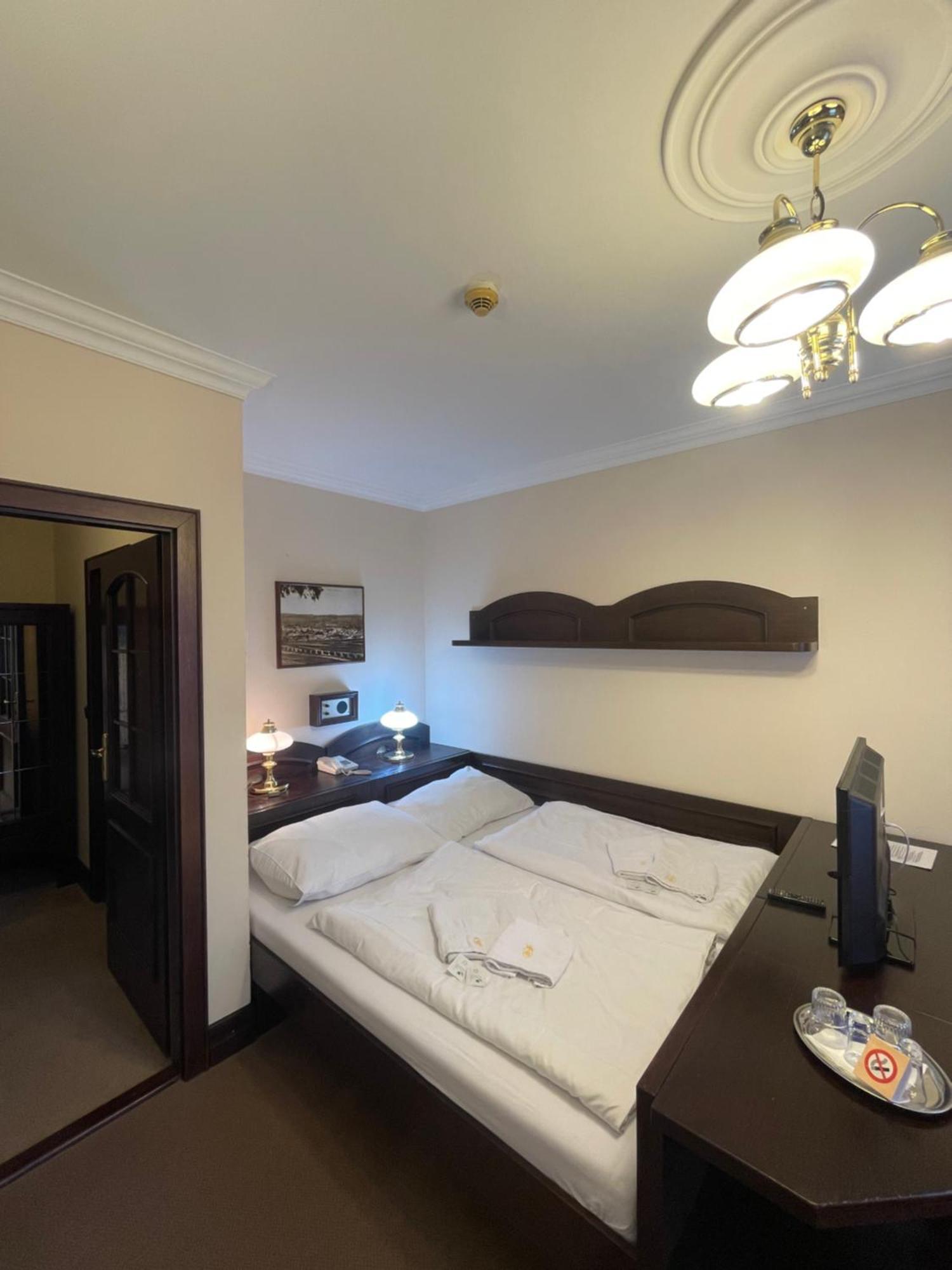 Hotel Bravo Ческа-Тршебова Экстерьер фото