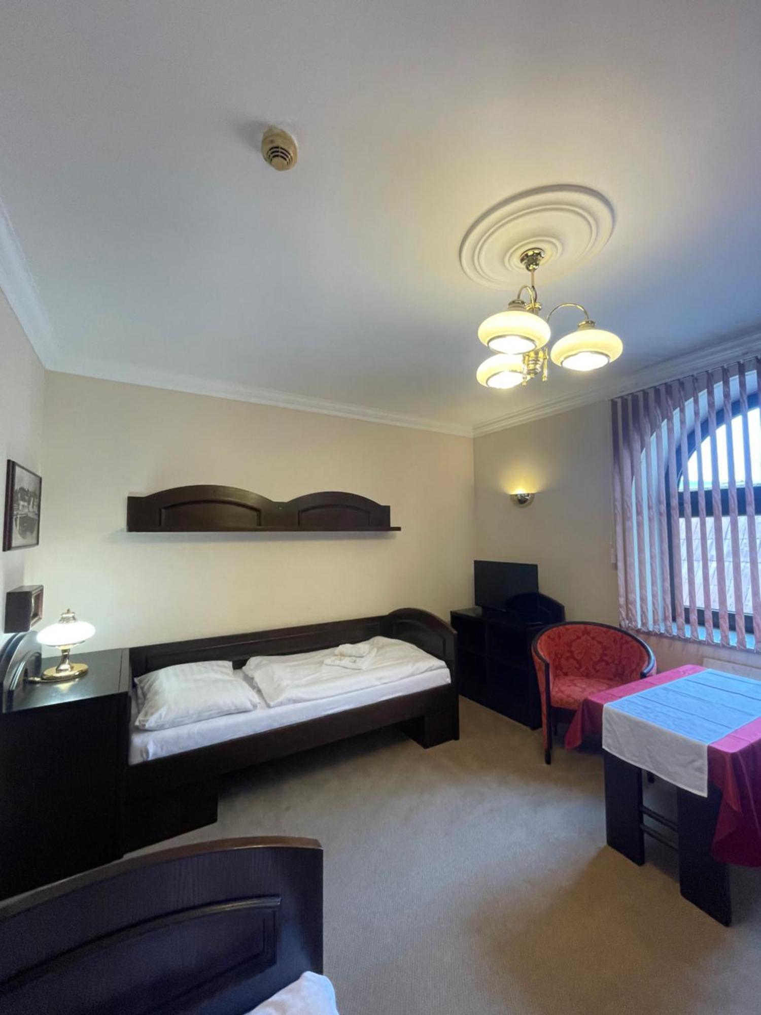 Hotel Bravo Ческа-Тршебова Экстерьер фото